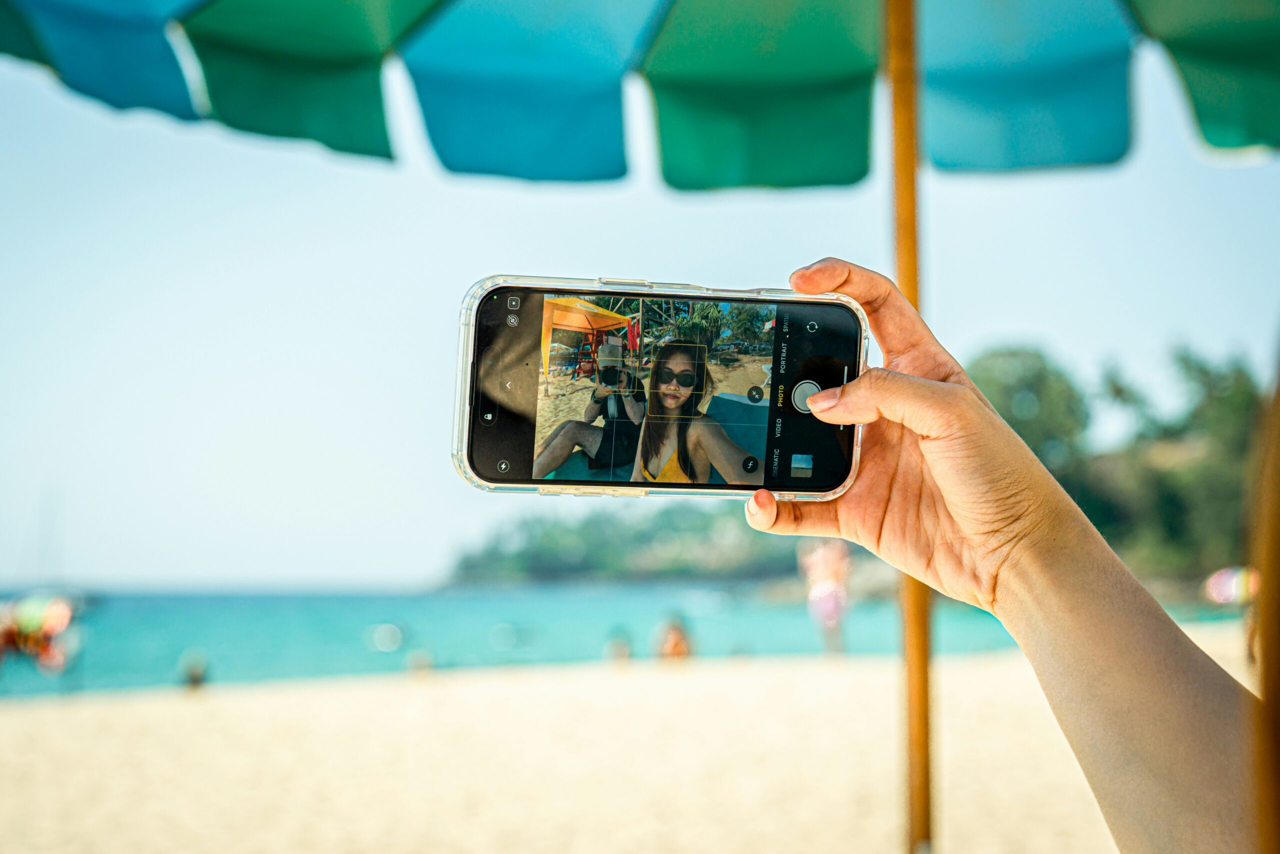 Ne csak a napfényre figyelj – így védd meg a telefonod a nyaralás alatt!